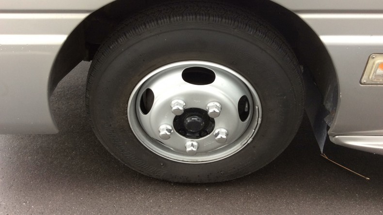 タイヤホイール前