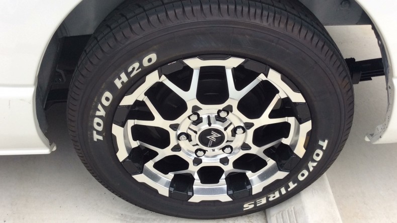 タイヤホイール前