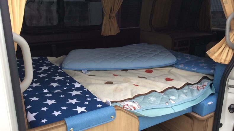 内装後方シート