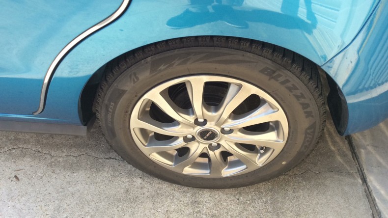 タイヤホイール前