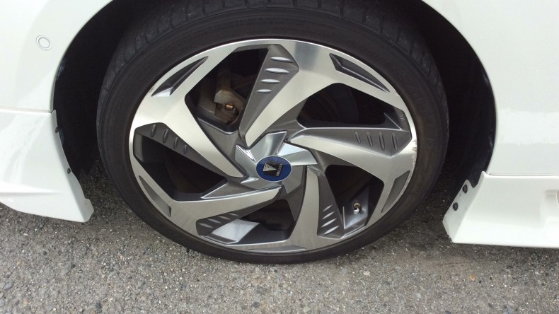 タイヤホイール前