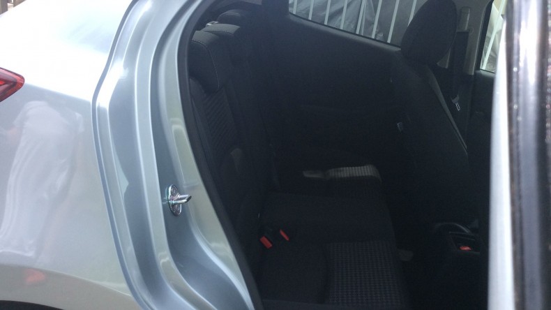 内装後方シート