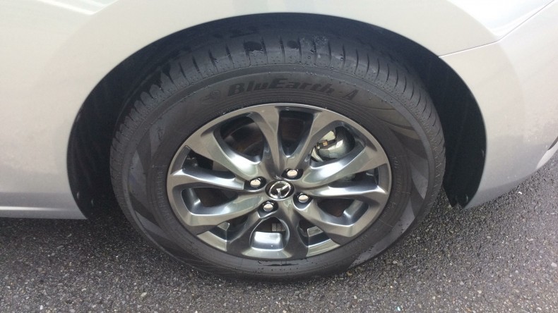 タイヤホイール前