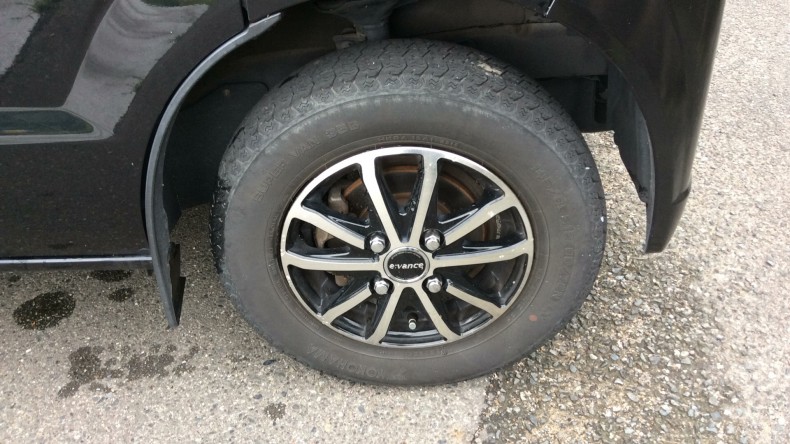 タイヤホイール前