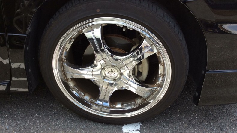 タイヤホイール前