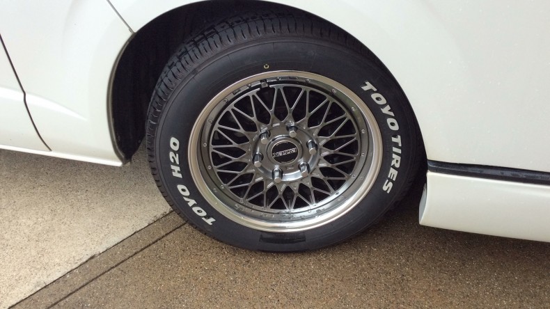 タイヤホイール前