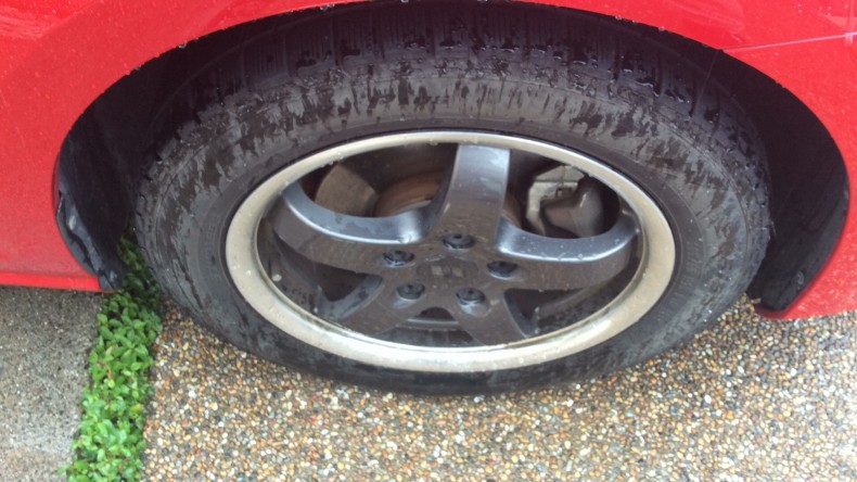 タイヤホイール前