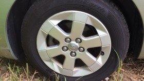 タイヤホイール前