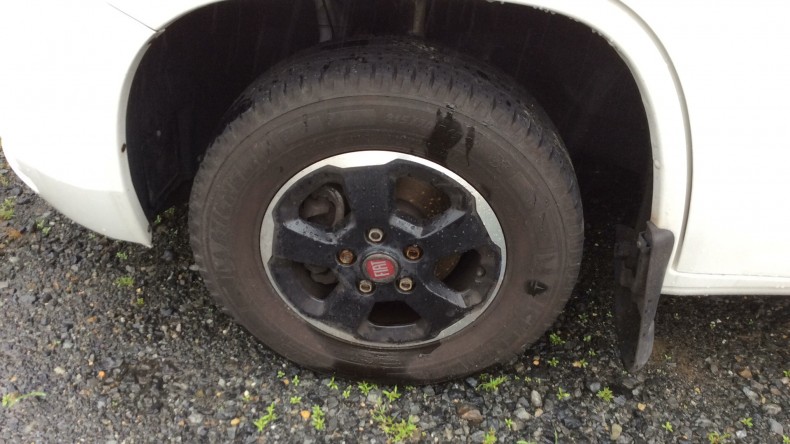 タイヤホイール前