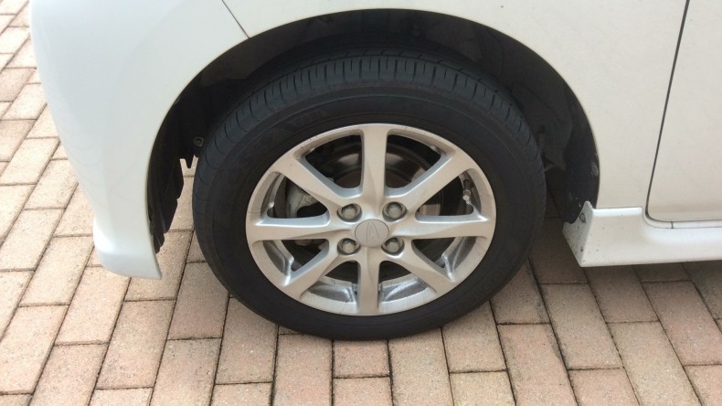 タイヤホイール前