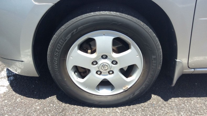 タイヤホイール前