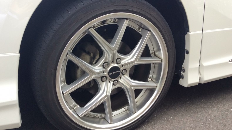 タイヤホイール前