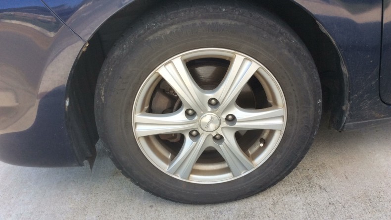 タイヤホイール前