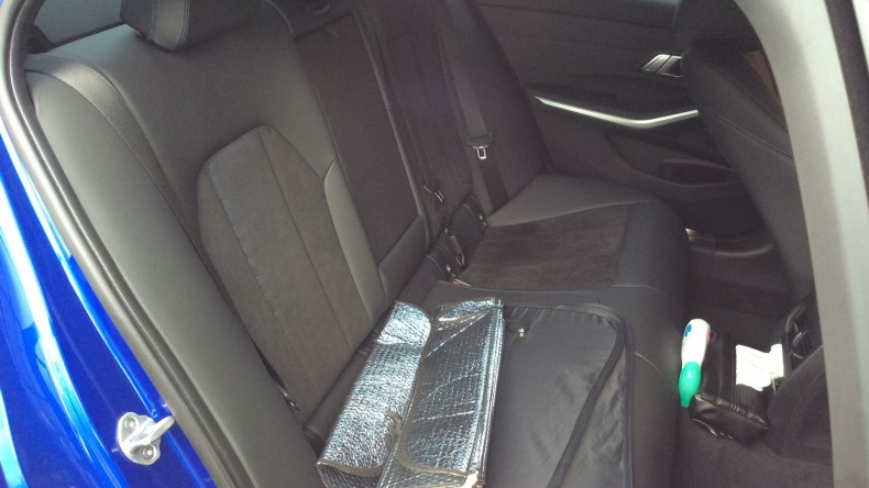 内装後方シート