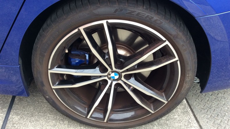 タイヤホイール前