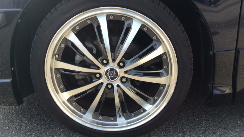 タイヤホイール前