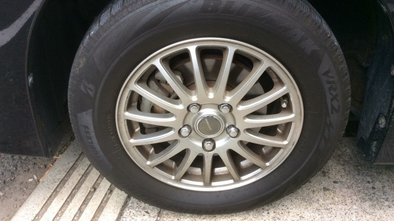 タイヤホイール前