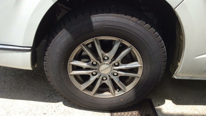 タイヤホイール前