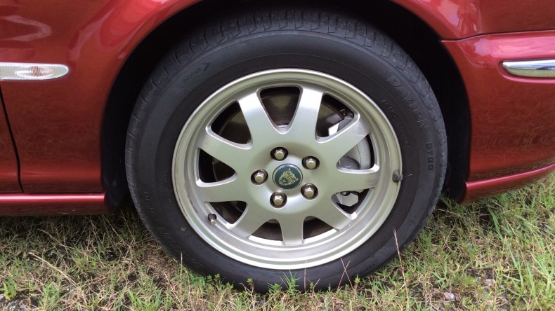 タイヤホイール前