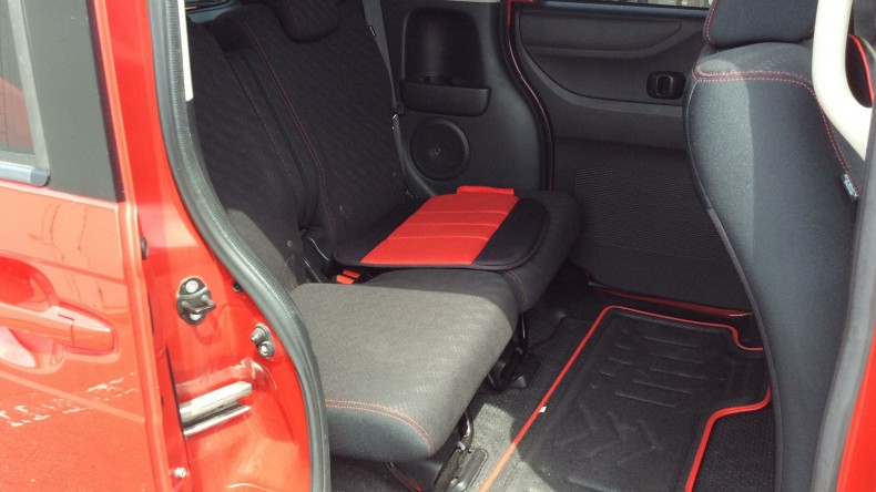 内装後方シート