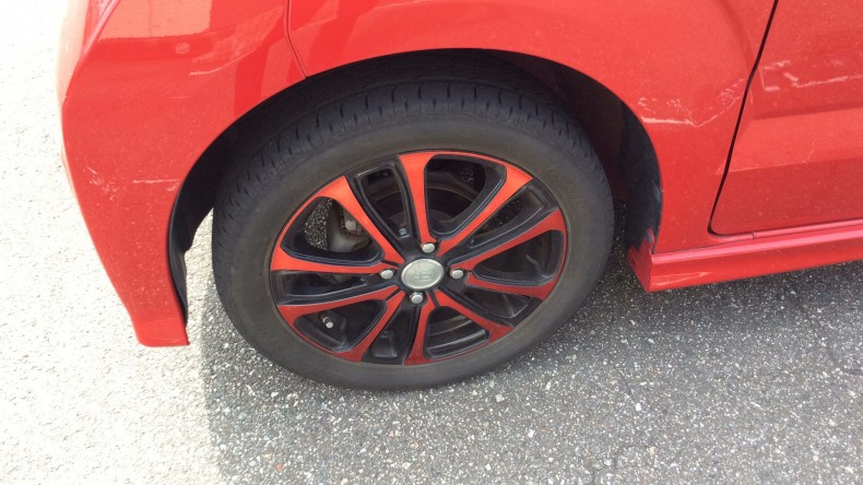 タイヤホイール前