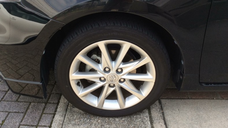 タイヤホイール前