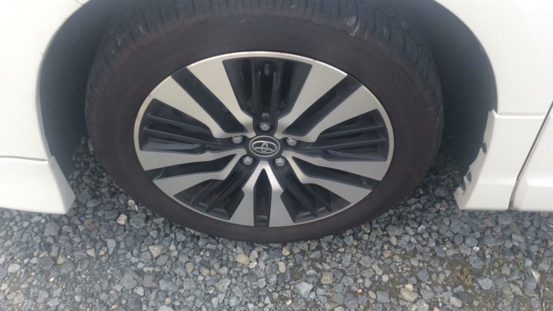 タイヤホイール前