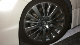 タイヤホイール前