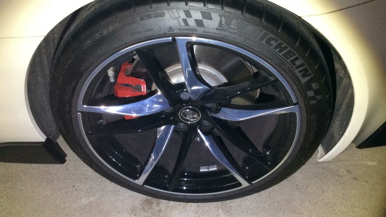 タイヤホイール前