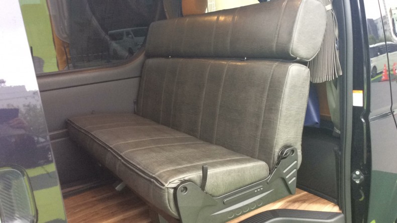 内装後方シート