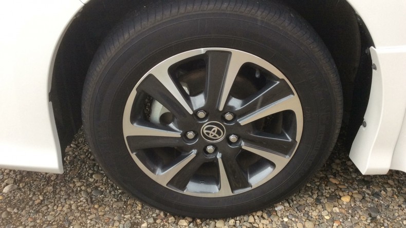 タイヤホイール前