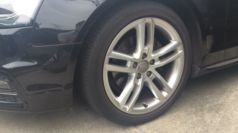 タイヤホイール前