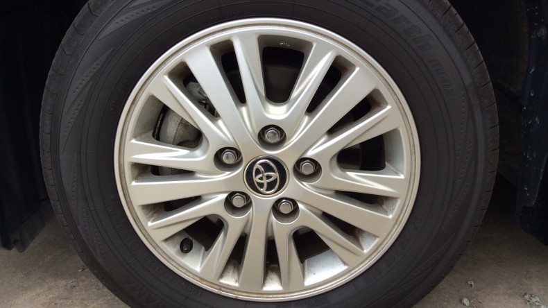 タイヤホイール前