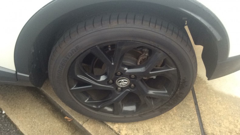 タイヤホイール前