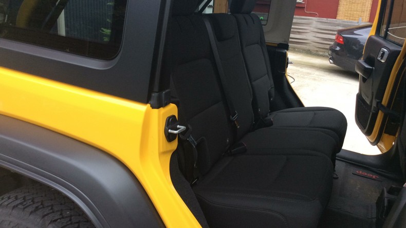 内装後方シート