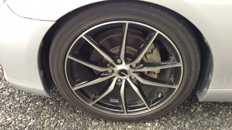 タイヤホイール前