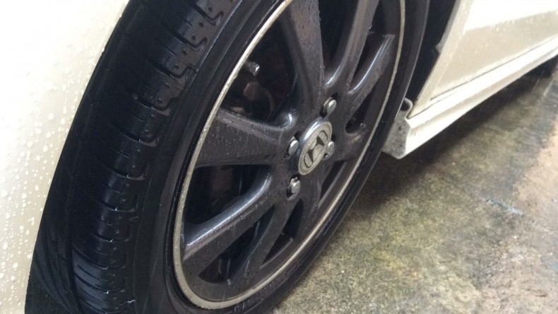 タイヤホイール前