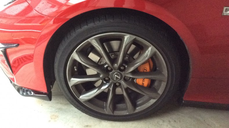 タイヤホイール前