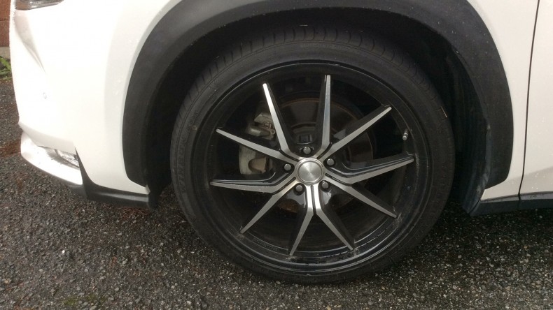 タイヤホイール前