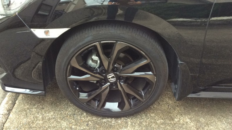 タイヤホイール前