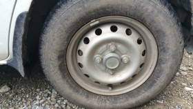 タイヤホイール前