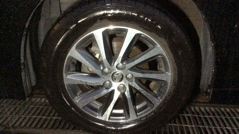 タイヤホイール前