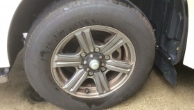 タイヤホイール前