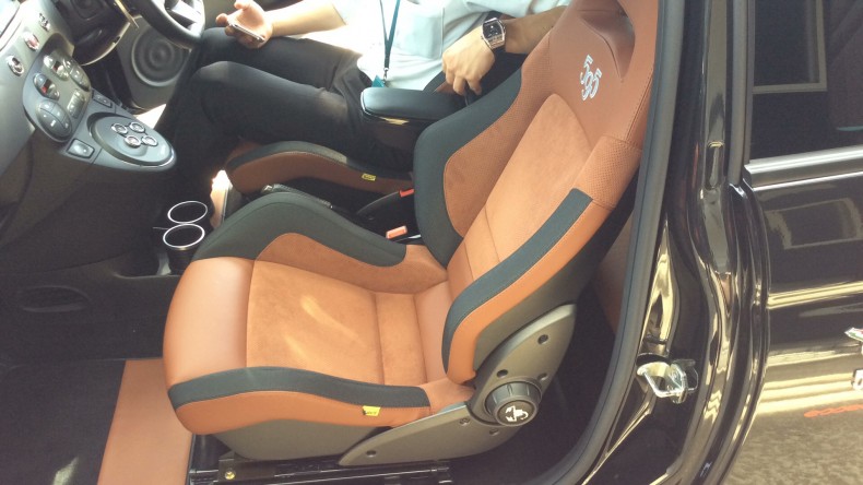 内装後方シート