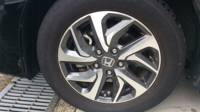 タイヤホイール前