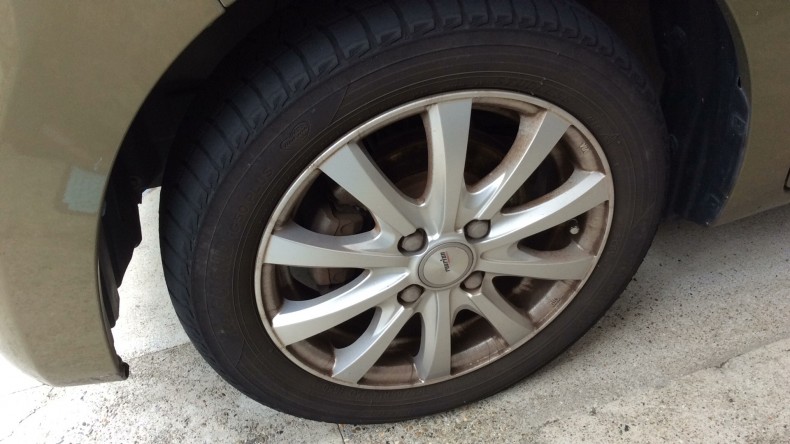 タイヤホイール前