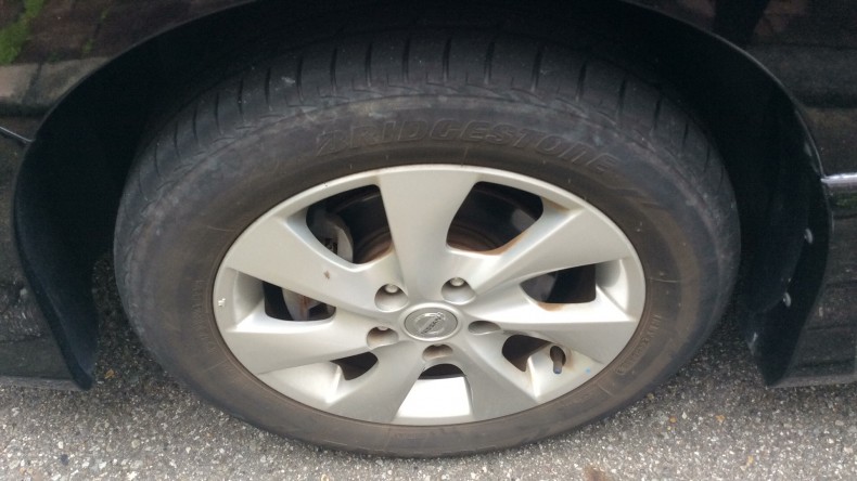 タイヤホイール前