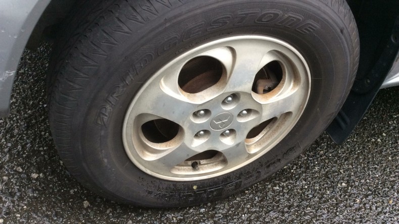 タイヤホイール前