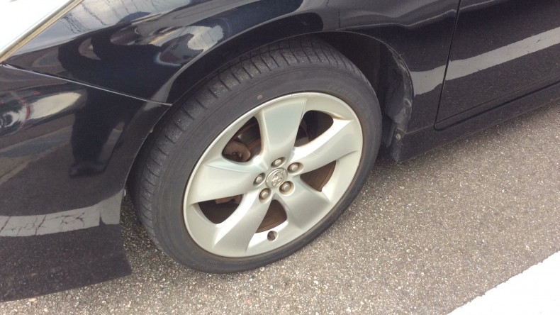 タイヤホイール前