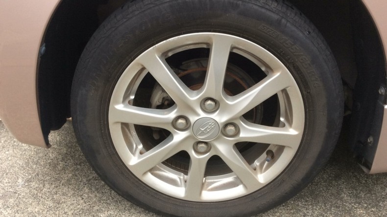 タイヤホイール前